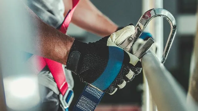 Fall protection harness connection